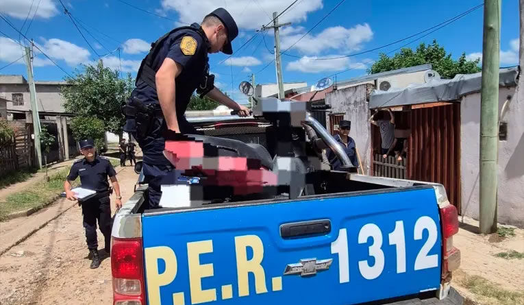 Detuvieron a dos sospechosos por el robo de un celular tras allanamientos