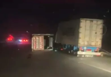 Autopista Rosario-Córdoba: fuertes vientos provocaron el vuelco de al menos diez camiones