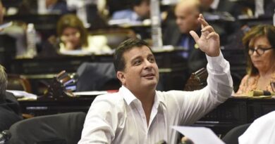 Casaretto levanta la mano para anotarse por la gobernación en el 2027