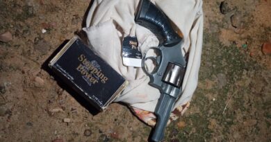 Intentó descartar un arma al ver a la Policía y fue detenido