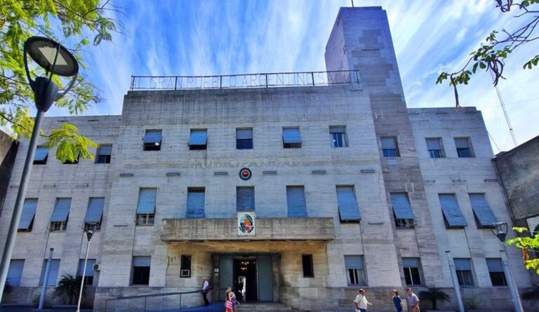 Gremio municipal insiste en exigir una “recomposición salarial del 25%”