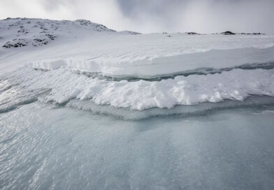 Por qué el hielo invisible bajo la nieve está cambiando el riesgo de avalanchas en Estados Unidos