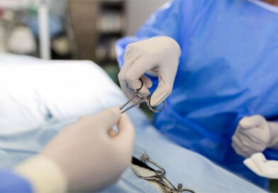 Un equipo de cirujanos reconstruyó una mano con tres dedos del pie en un trasplante inédito en Argentina