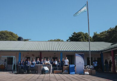 Prácticas de la Delegación Argentina de Salto Grande: alumnos de la Escuela Técnica de Federación instalaron equipos de aire acondicionado en la Escuela “Arturo Illia”