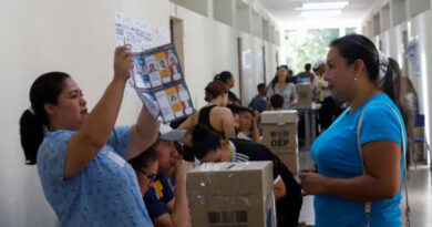 Bolivia vota por autoridades regionales en una elección que definirá el mapa político de los próximos años