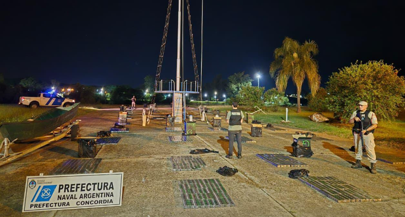 Frustraron un contrabando en el Río Uruguay: Prefectura incautó cigarrillos valuados en 50 millones de pesos