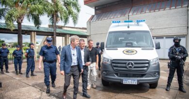 Frigerio entregó móviles y equipamiento a la Policía para reforzar la seguridad con tecnología de punta
