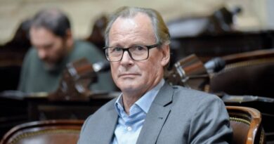 Presunto enriquecimiento ilícito. Por orden de la Justicia, allanan la casa de una de las hijas de Gustavo Bordet