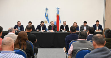 El gobernador recibió a presidentes comunales y propuso revisar la ley que regula la coparticipación de las administraciones locales