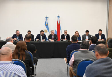 El gobernador recibió a presidentes comunales y propuso revisar la ley que regula la coparticipación de las administraciones locales