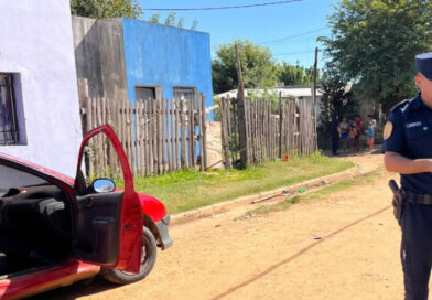 Delincuentes intentaron robar objetos de un auto y uno terminó apuñalado tras una pelea con el dueño y un vecino