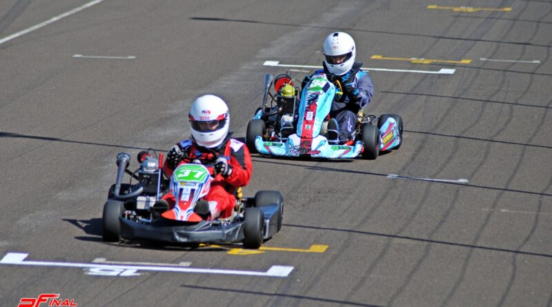 Exhibición de los karts del Karting Regional en la Costanera de Concordia