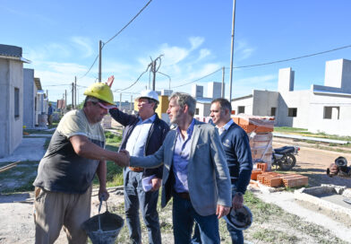 El gobernador recorrió viviendas en construcción y ratificó la finalización de obras habitacionales en Gualeguaychú