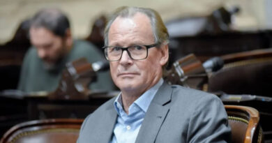 Bordet habló tras los procedimientos en sus domicilios de Concordia y ratificó que colaborará con la Justicia