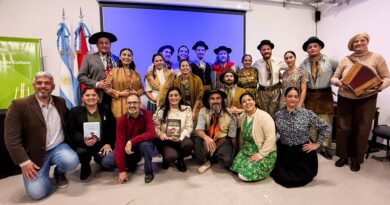 Presentaron el libro Danzas, Bailes y Costumbres del Litoral Argentino en el Museo Casa de Gobierno