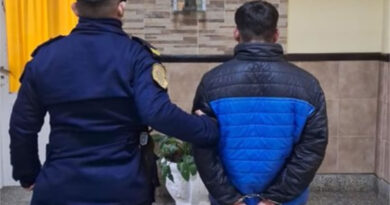 Detuvieron a un hombre por amenazar con un cuchillo a su madre