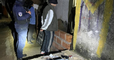 Detuvieron al hijo de un exjefe narco con un arma de fuego en el barrio Villa Busti