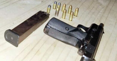 Detuvieron a una mujer por “tenencia de arma de guerra”