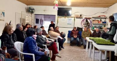 ADULTOS MAYORES PARTICIPARON DE UNA CAPACITACIÓN EN HUERTAS Y ALIMENTACIÓN SALUDABLE