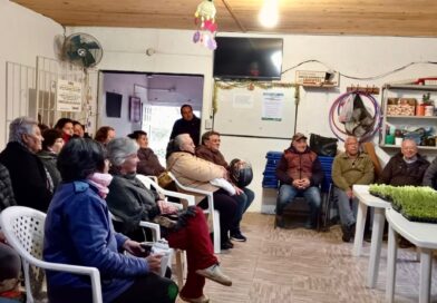 ADULTOS MAYORES PARTICIPARON DE UNA CAPACITACIÓN EN HUERTAS Y ALIMENTACIÓN SALUDABLE