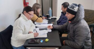 En medio del conflicto laboral, el Gobierno provincial acompaña a trabajadores de Granja Tres Arroyos y sus familias