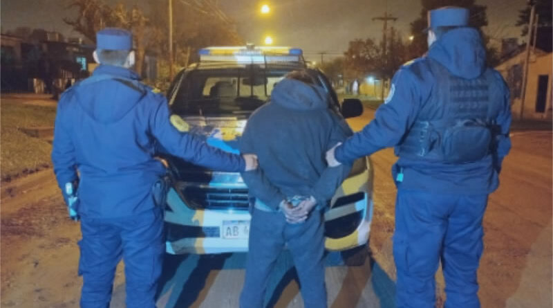 Detuvieron a un hombre mientras cortaba cables del alumbrado público