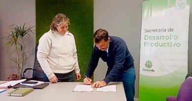 EL MUNICIPIO FIRMÓ UN CONVENIO QUE PERMITIRÁ LA REALIZACIÓN DE CAPACITACIONES Y DESARROLLO DE PROYECTOS RELACIONADOS A LA INDUSTRIA DE LA MADERA