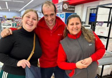 Un caso que habla bien de Concordia: empleados de un supermercado rastrearon a turistas para devolverles una cartera perdida