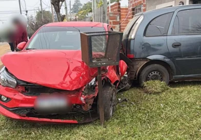 Piden que se esclarezca un accidente provocado por un auto que se subió a una vereda
