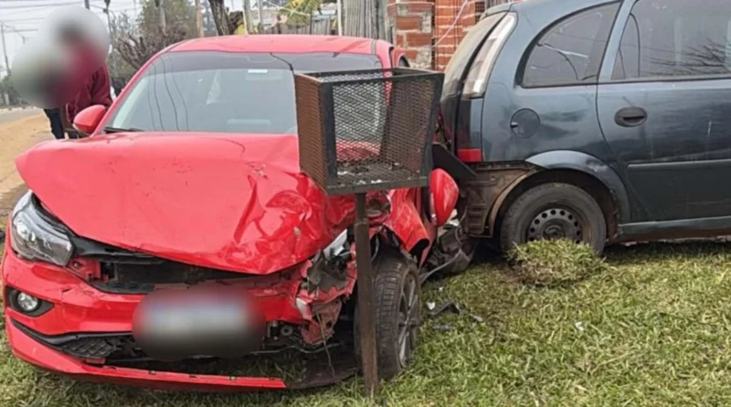 Piden que se esclarezca un accidente provocado por un auto que se subió a una vereda