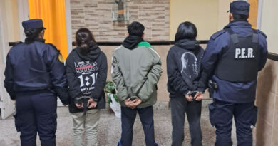 Allanamientos por un robo terminaron con cuatro detenidos y un búnker de drogas demolido
