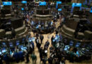 El riesgo país se aproxima a los 400 puntos y la Argentina queda cerca de poder volver al mercado internacional