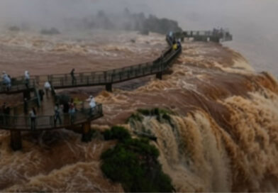 Cataratas del Iguazú presenta un extraordinario caudal por las lluvias caídas en Brasil