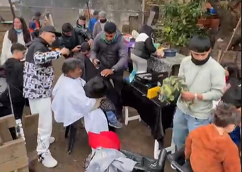 Tres hermanos barberos de Concordia organizaron una jornada solidaria en el barrio que los vio crecer.