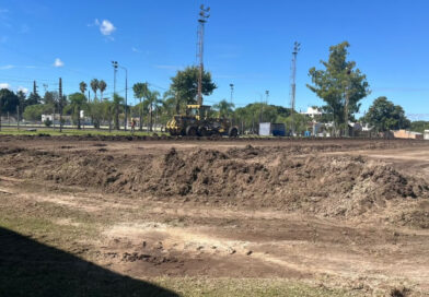 El Club Salto Grande entra en la etapa final de la construcción de su cancha de césped sintético