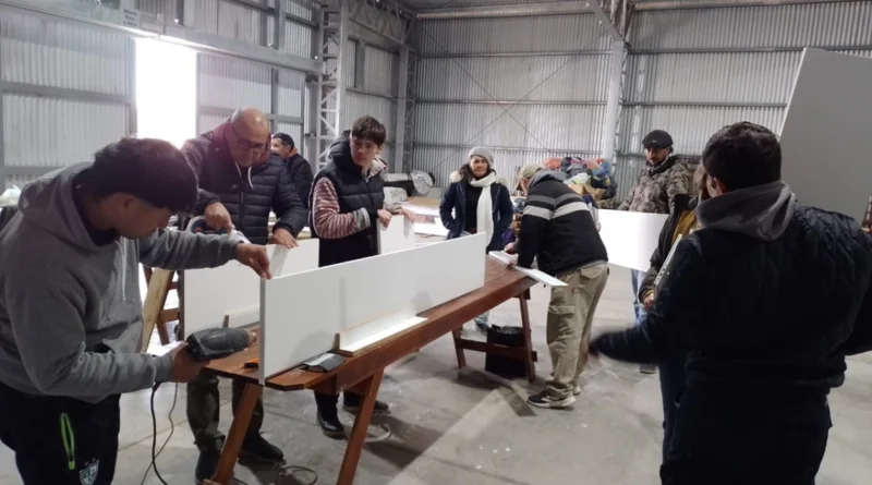 CAFESG destacó el desarrollo del curso de armado de muebles en Federación
