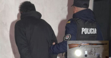 Allanaron una vivienda por el robo en un local de venta de leña y secuestraron un arma de fuego