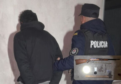 Allanaron una vivienda por el robo en un local de venta de leña y secuestraron un arma de fuego