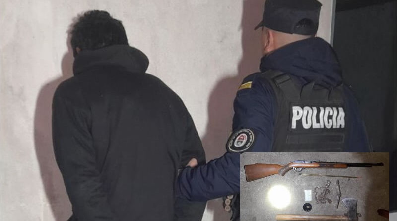 Allanaron una vivienda por el robo en un local de venta de leña y secuestraron un arma de fuego