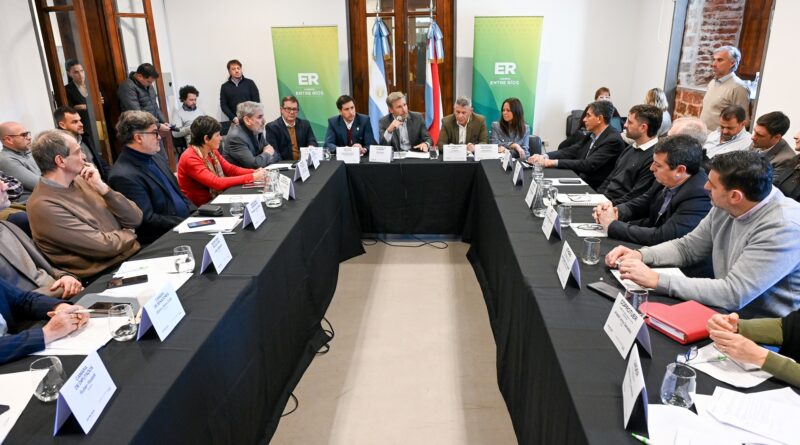 El gobernador anunció medidas de alivio para el sector turístico