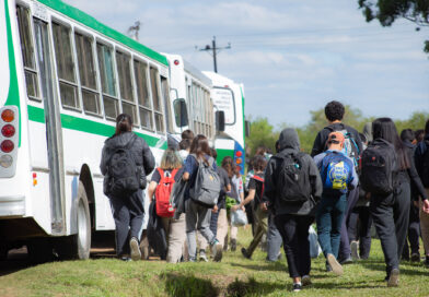 El transporte escolar rural acerca a más de 10.000 estudiantes a la escuela