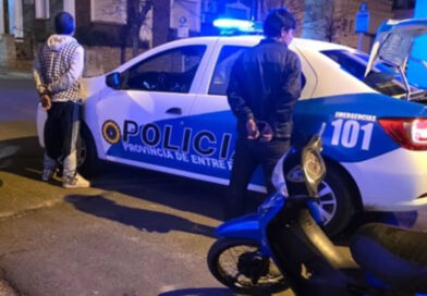 Llevaban a tiro una moto robada y fueron detenidos en pleno centro