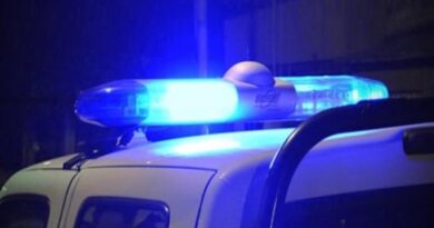 Ingresaron a la casa de un octogenario, lo despertaron amenazándolo con un machete, lo golpearon y robaron
