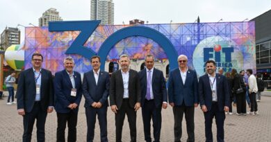 Frigerio recorrió el espacio de Entre Ríos en la Feria Internacional de Turismo