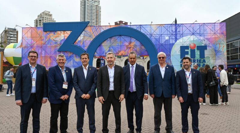Frigerio recorrió el espacio de Entre Ríos en la Feria Internacional de Turismo