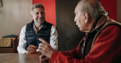 Frigerio visitó a Víctor Velázquez, uno de los grandes maestros de la música popular argentina