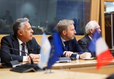 *Frigerio evaluó en París herramientas de financiamiento para proyectos estratégicos de Entre Ríos