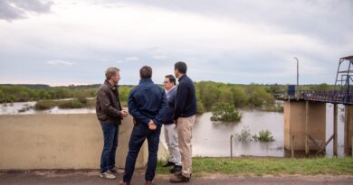 Frigerio recorrió las zonas afectadas por la creciente en Concordia y encabezó una reunión del Comité de Emergencia