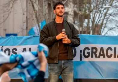 Marcos Senesi será padrino de una escuela del barrio Camba Paso de Concordia