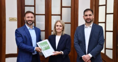 Azcué presentó un Presupuesto 2027 de $165.000 millones con fondos duplicados para obras
